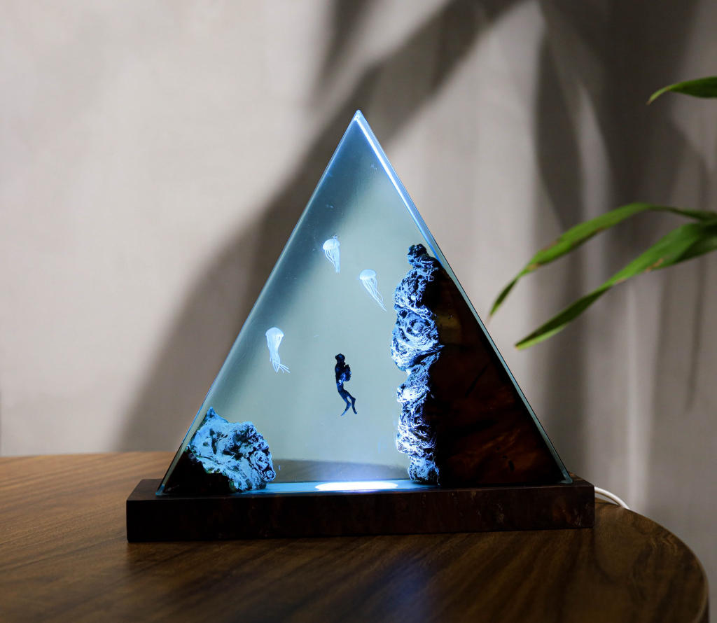 Jellyfish and diver Night Light - Image 6