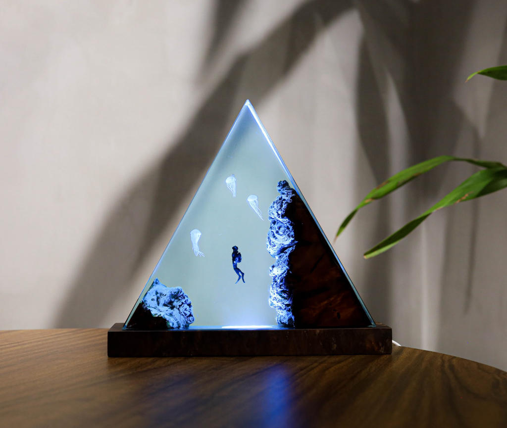 Jellyfish and diver Night Light - Image 5