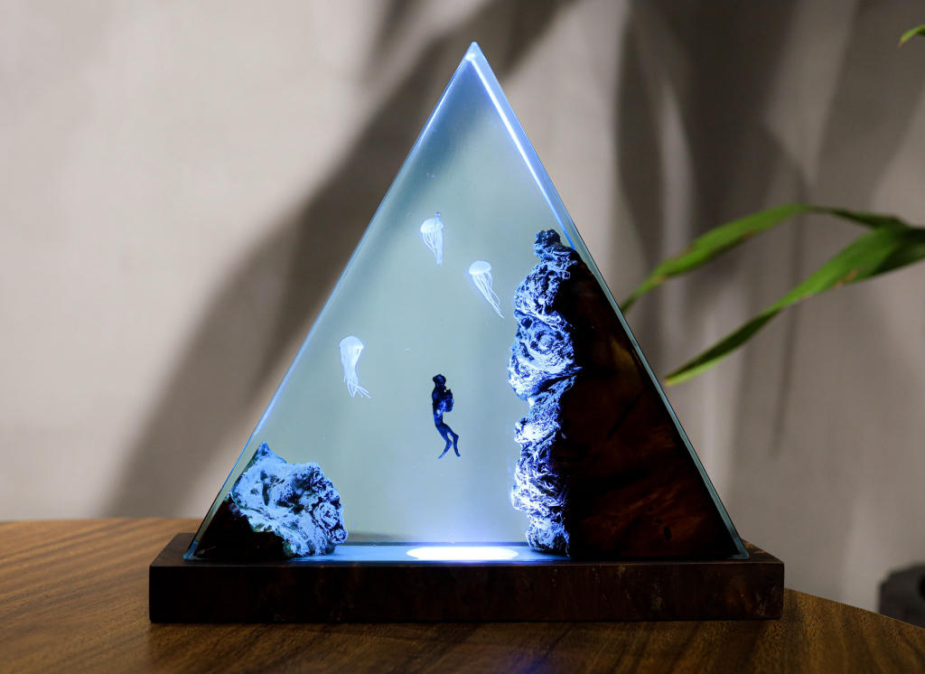 Jellyfish and diver Night Light - Image 4