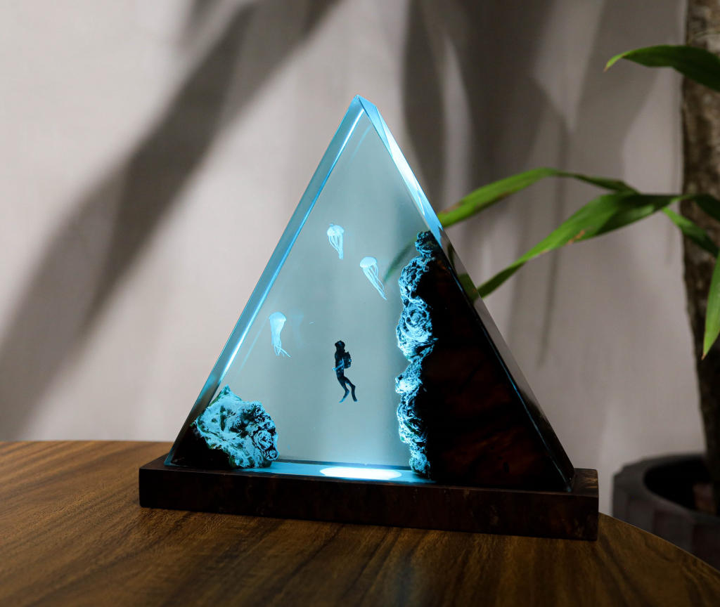 Jellyfish and diver Night Light - Image 3