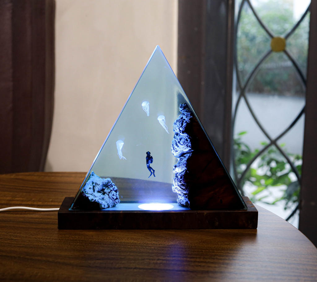 Jellyfish and diver Night Light - Image 10