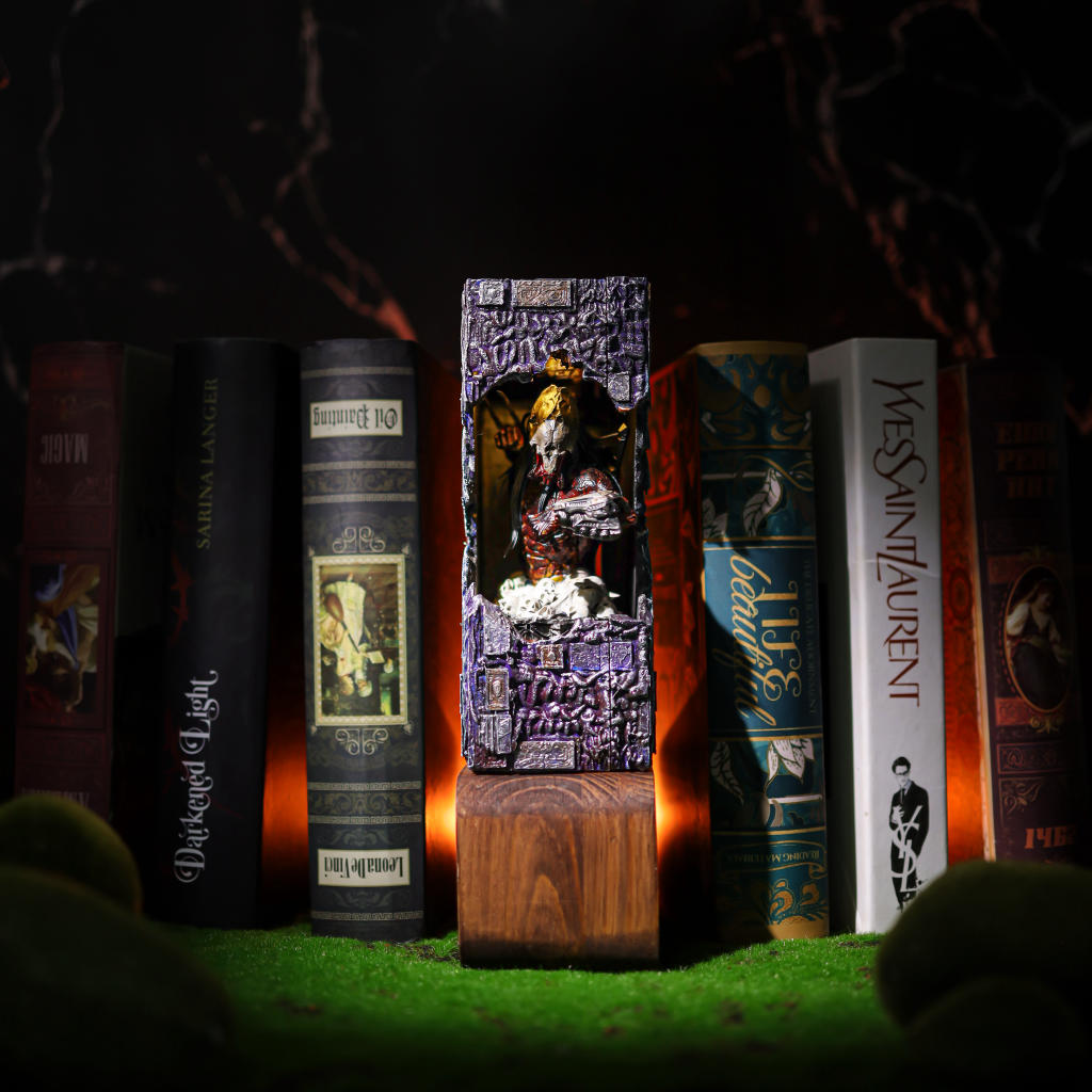 Predator Book Nook - Image 3