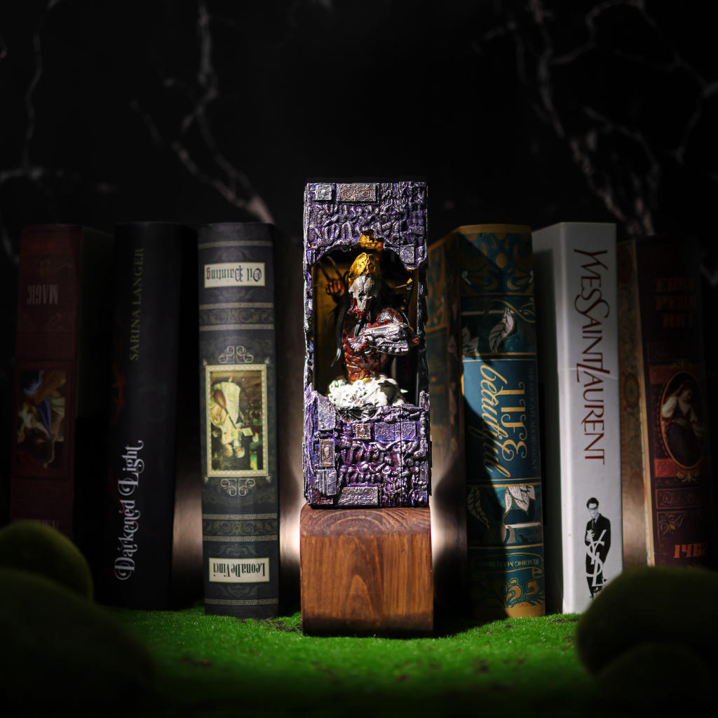Predator Book Nook - Image 4