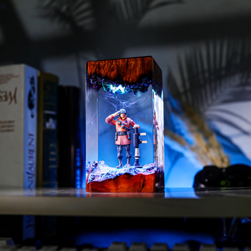 Red Soldier Team Fortress Lamp - Image 2