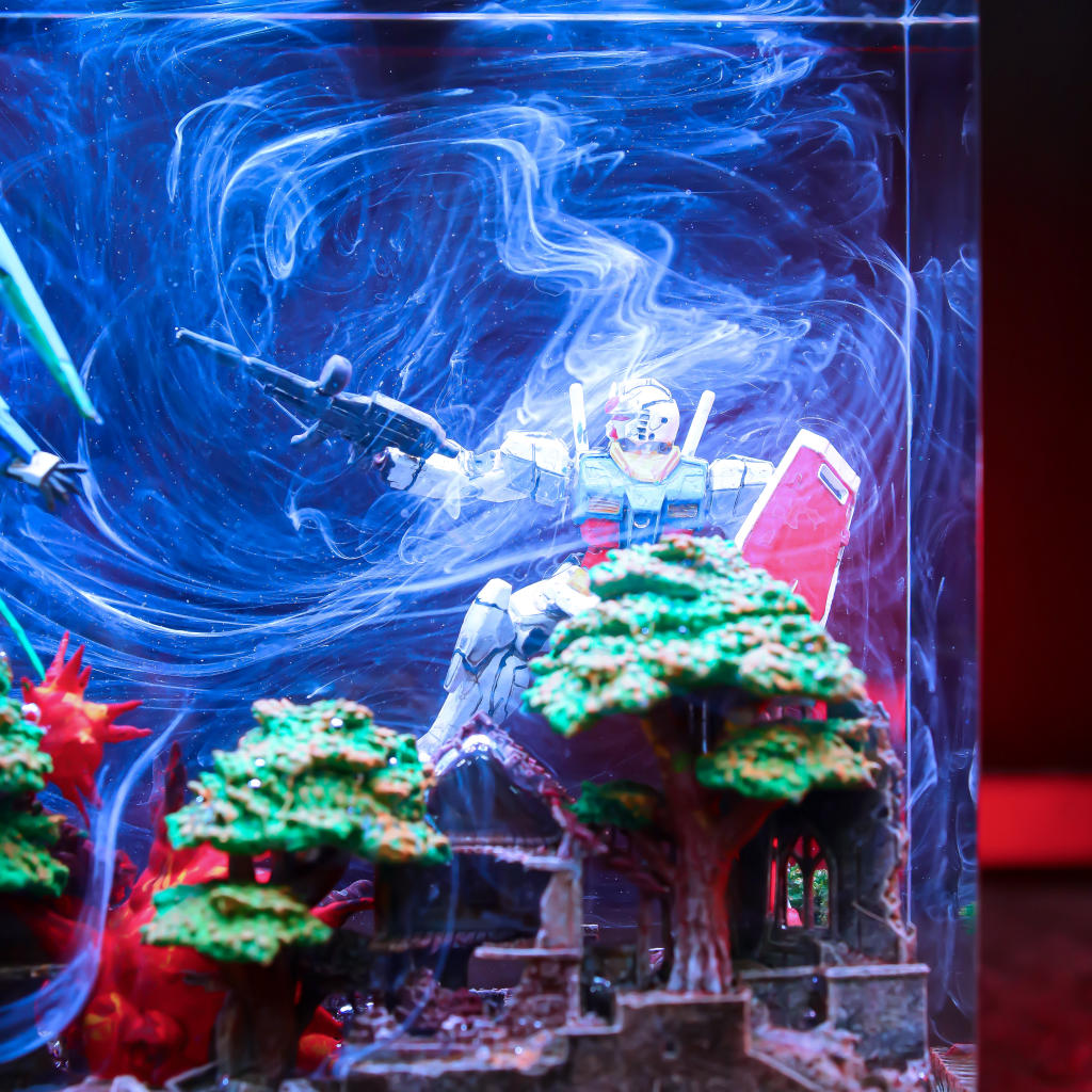 RX-78-2 Gundam Battle Diorama Lamp - Image 10