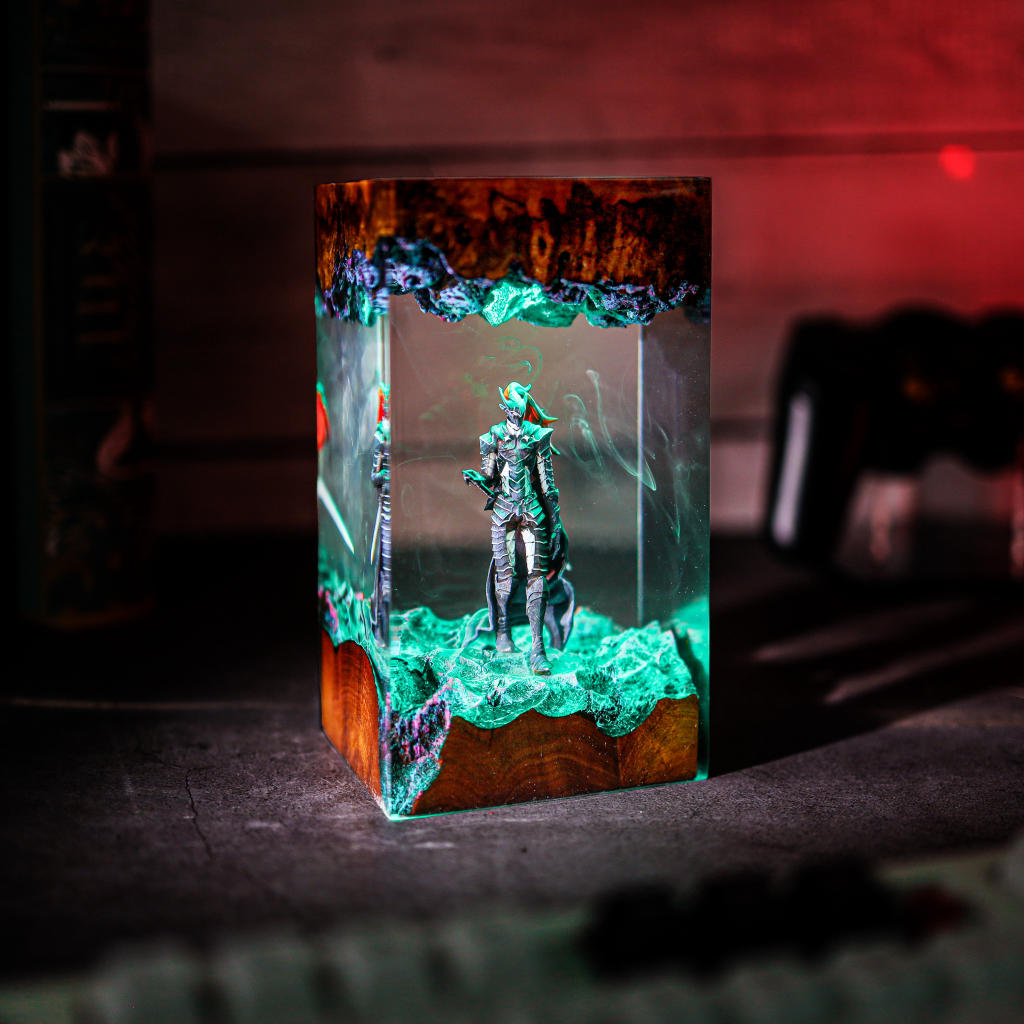 Bloodred Warrior Epoxy Resin Lamp - Image 3