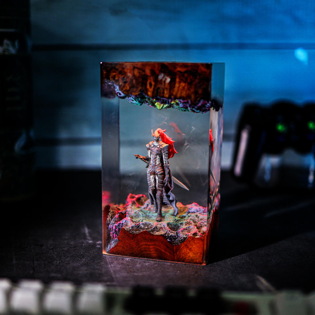 Bloodred Warrior Epoxy Resin Lamp - Image 4