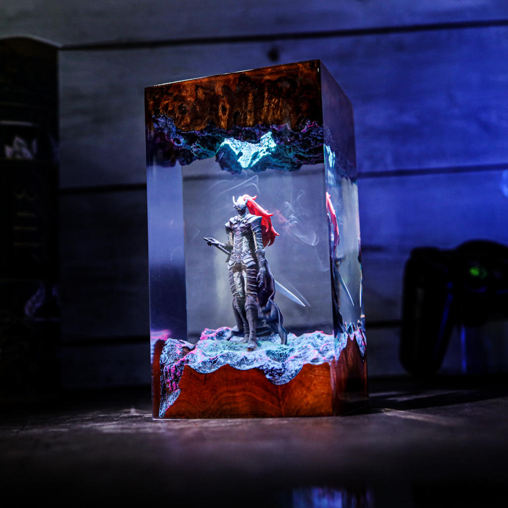 Bloodred Warrior Epoxy Resin Lamp - Image 5