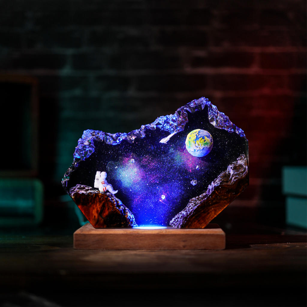 The Earth and Astronaut Epoxy Lamp Ver 2 - Image 9