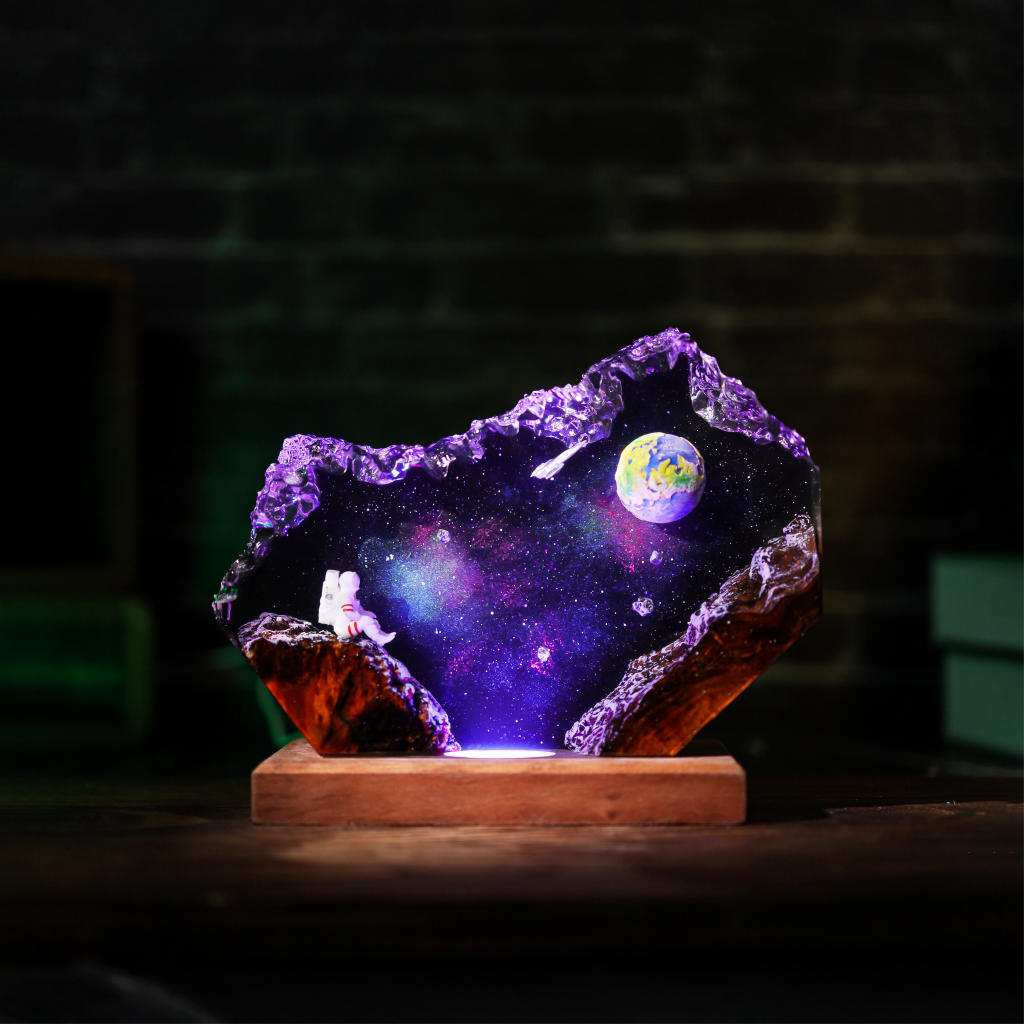 The Earth and Astronaut Epoxy Lamp Ver 2 - Image 8