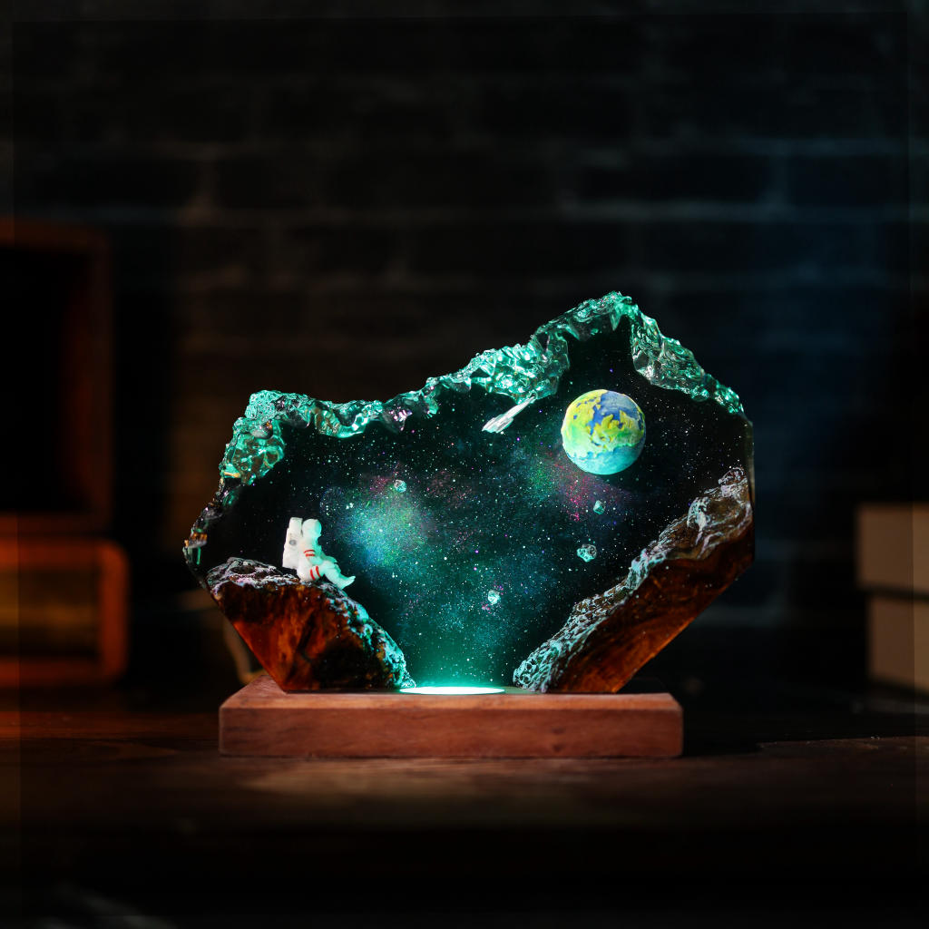 The Earth and Astronaut Epoxy Lamp Ver 2 - Image 7