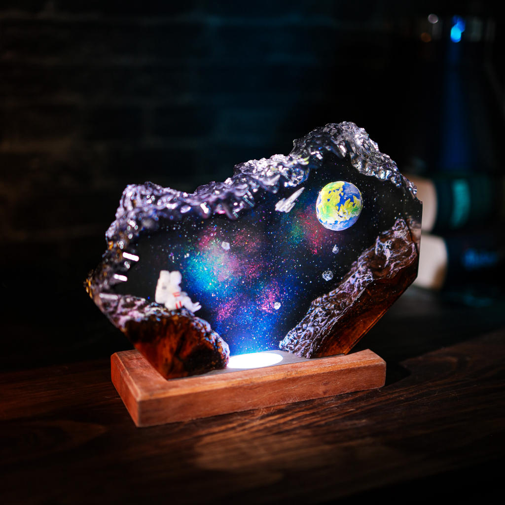 The Earth and Astronaut Epoxy Lamp Ver 2 - Image 6
