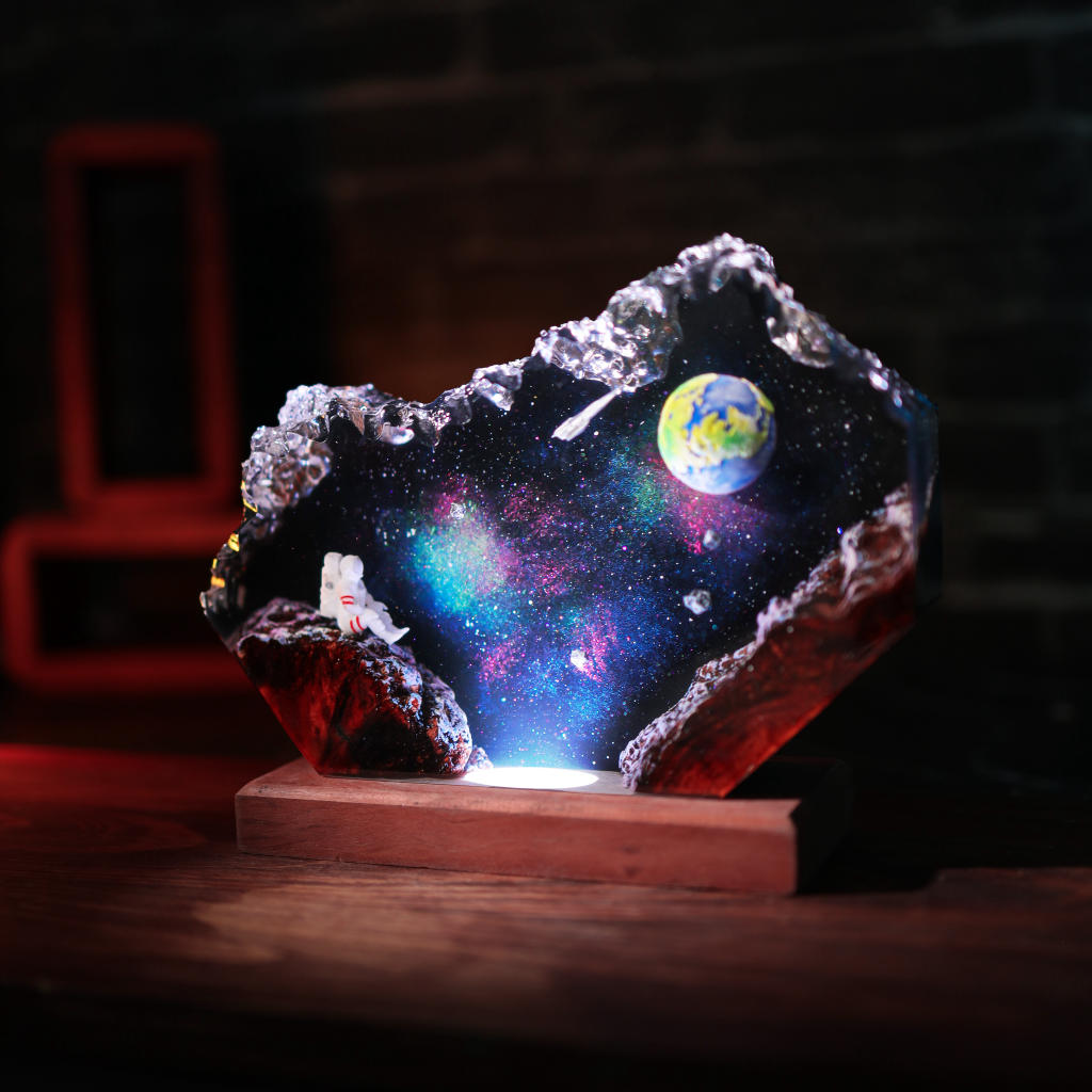The Earth and Astronaut Epoxy Lamp Ver 2 - Image 5