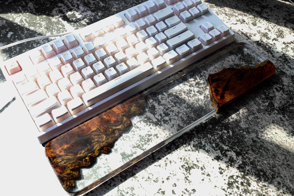 Clear Resin and Wood wrist rest - Image 3