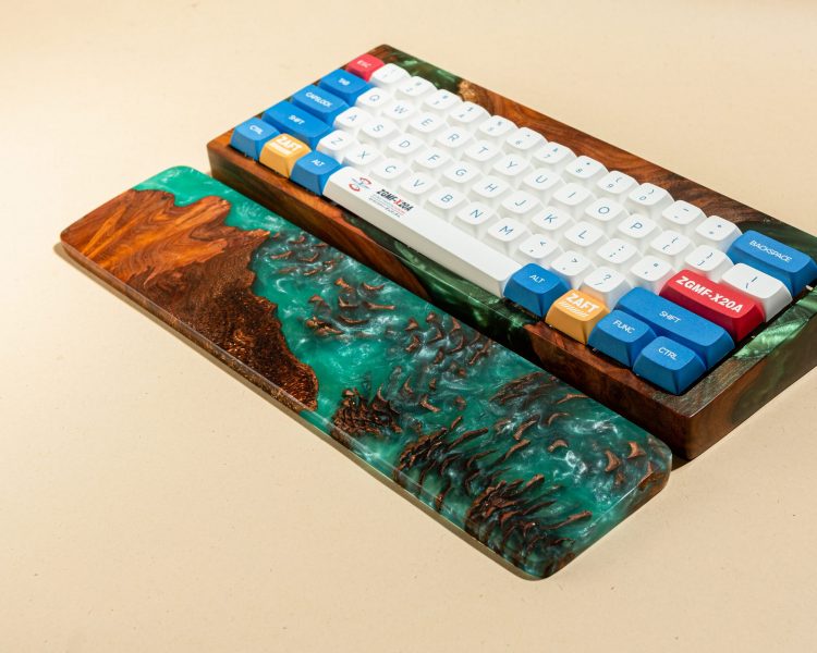 Yin Yang Resin and Wood wrist rest - Image 8