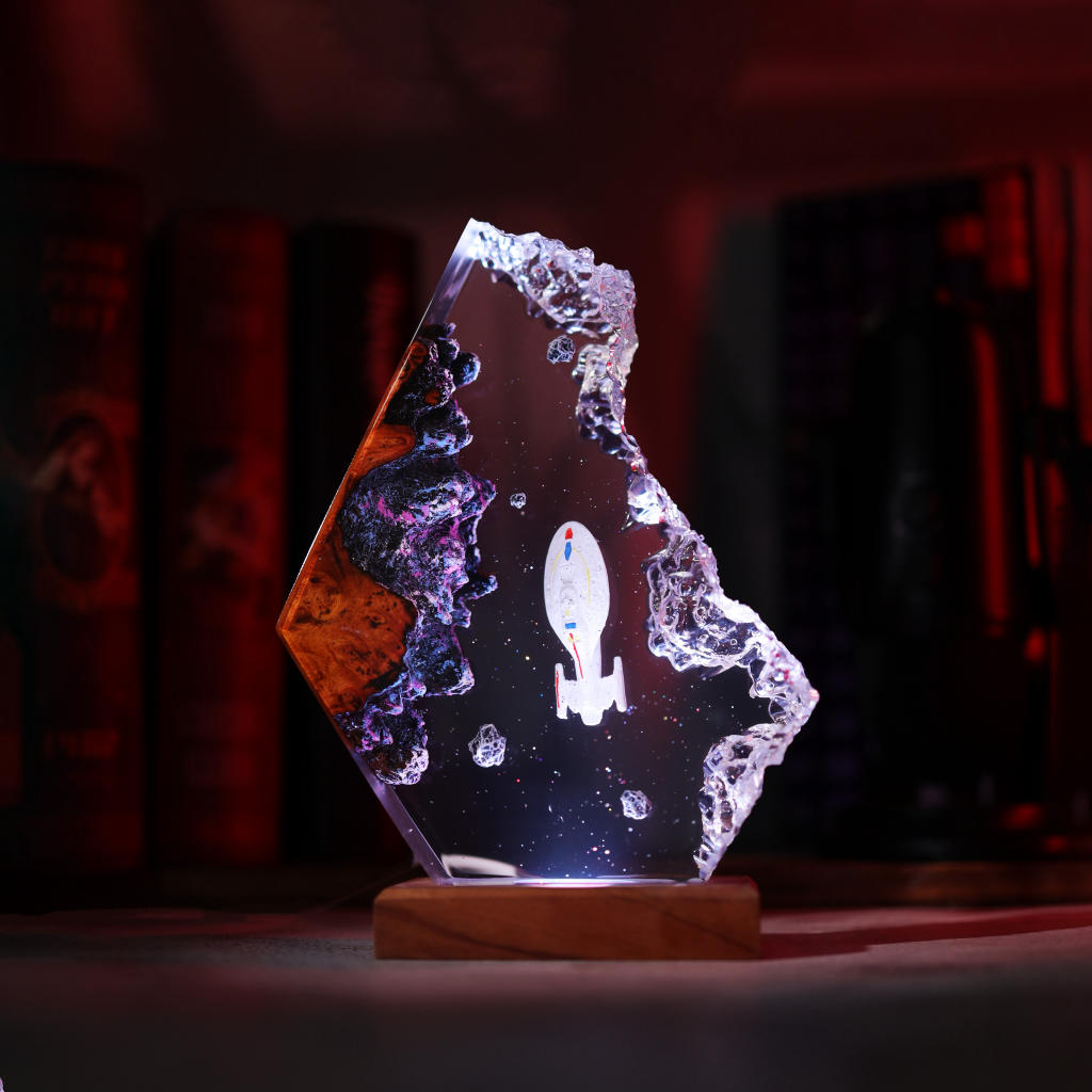 USS Voyager Star Trek Lamp - Image 2