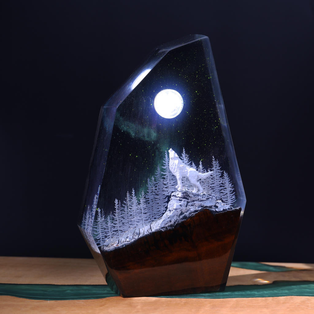 Aurora Borealis Howling Wolf Lamp - Image 12
