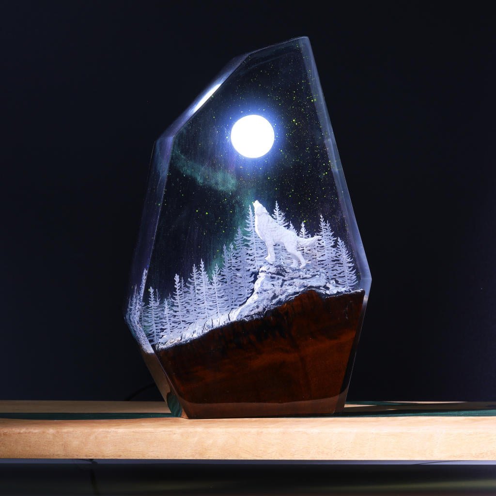 Aurora Borealis Howling Wolf Lamp - Image 4