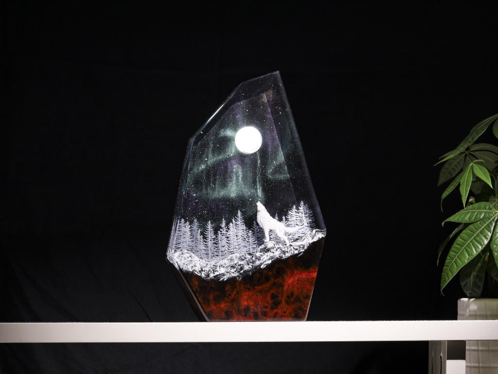 Aurora Borealis Howling Wolf Lamp - Image 13