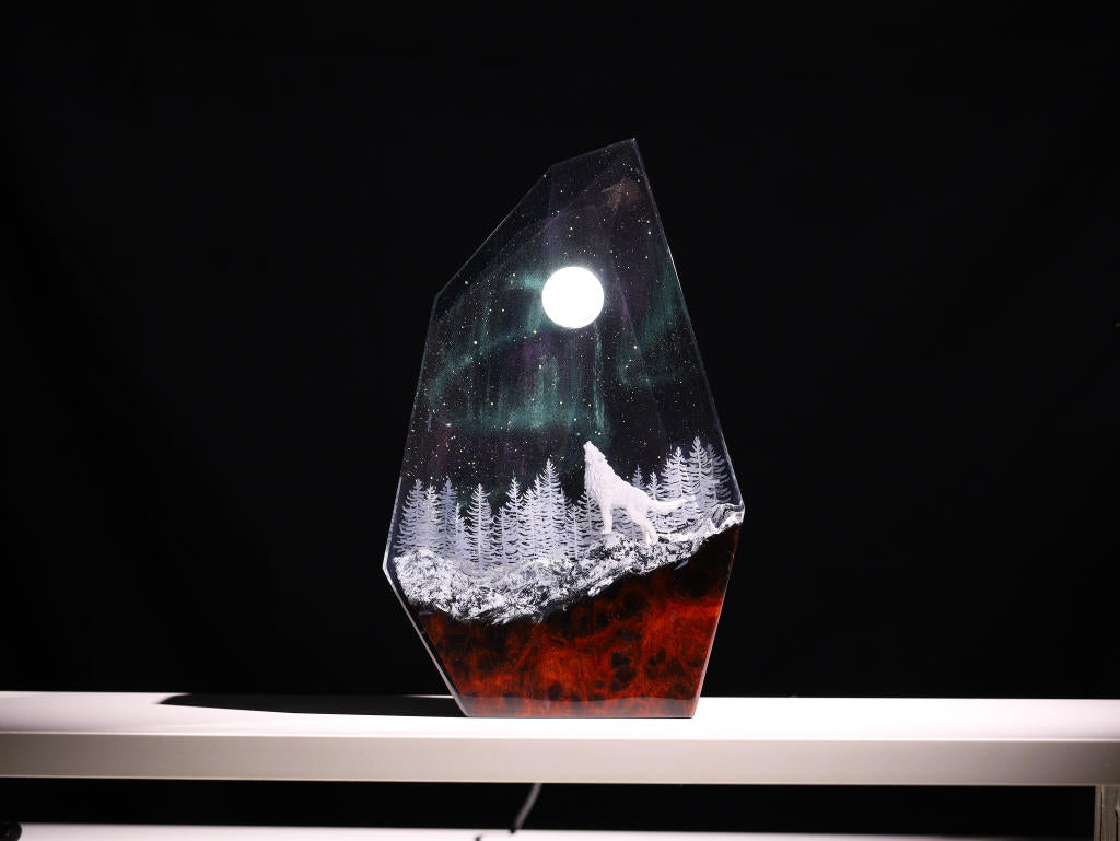Aurora Borealis Howling Wolf Lamp - Image 7