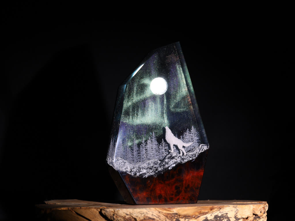 Aurora Borealis Howling Wolf Lamp - Image 5