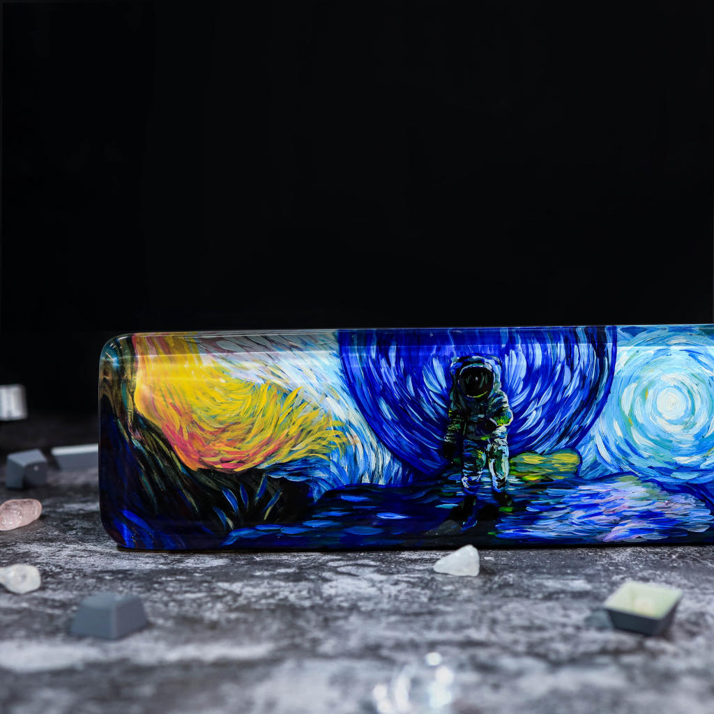 Astronaut keyboard wrist rest Van Gogh style - Image 4