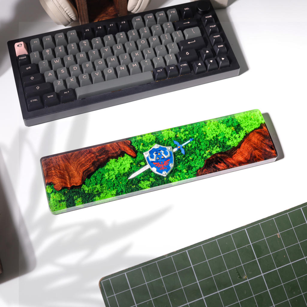 Zelda Hylian Shield and Master Sword Wrist Rest - Image 4