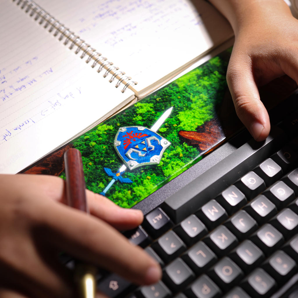 Zelda Hylian Shield and Master Sword Wrist Rest - Image 8